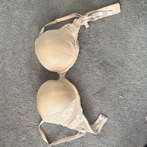 Victoria's Secret Lace Bra in Cream